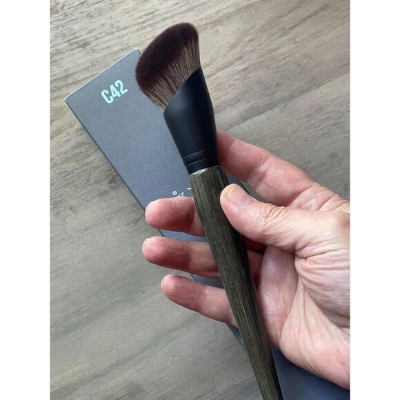 42 Professional Multi-Use Angled Makeup Brush For Buffing Blending Building - Picture 4 of 6